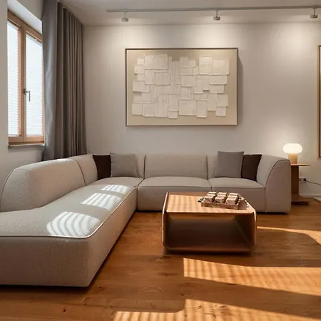 Raritaet Am Rathaus • Terrasse • Parken • 6 Gaeste *