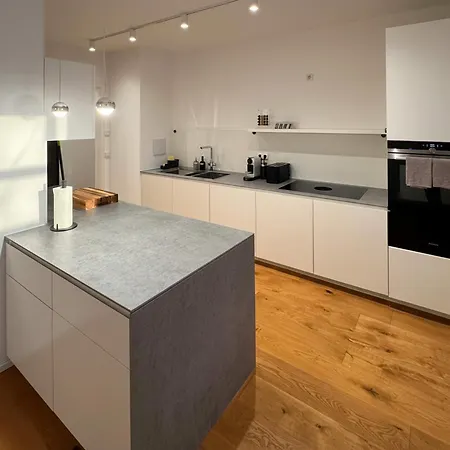 Apartment Raritaet Am Rathaus • Terrasse • Parken • 6 Gaeste