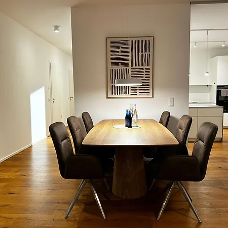 Raritaet Am Rathaus • Terrasse • Parken • 6 Gaeste *