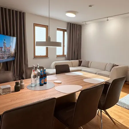 Raritaet Am Rathaus • Terrasse • Parken • 6 Gaeste Apartment