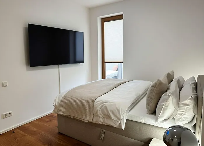 Raritaet Am Rathaus • Terrasse • Parken • 6 Gaeste *