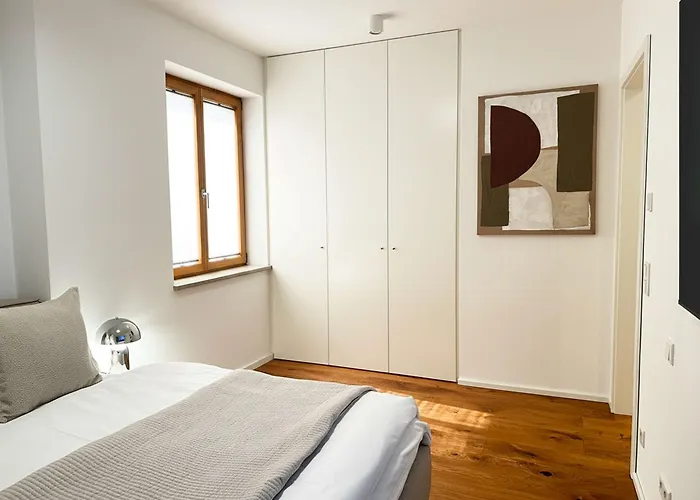 Raritaet Am Rathaus • Terrasse • Parken • 6 Gaeste *