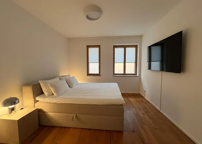 Raritaet Am Rathaus • Terrasse • Parken • 6 Gaeste Апартаменты *