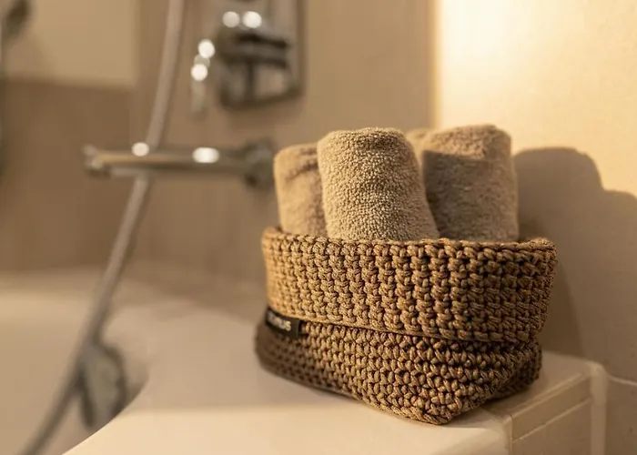 Raritaet Am Rathaus • Terrasse • Parken • 6 Gaeste